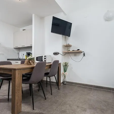 Mladen In Cervar-port With Balcony & Wifi Apartment *
